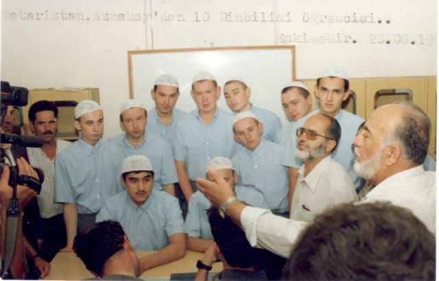 Татарские подростки из Азнакаево, направленные на учебу в Турцию, 1995 г.