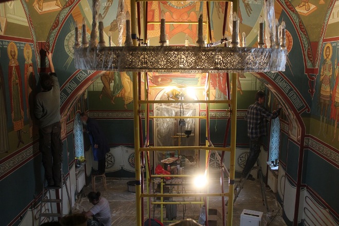 Современная православная стенописная артель в работе