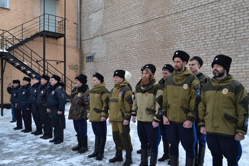 Казаки и полицейские на страже общественного порядка в Оренбурге