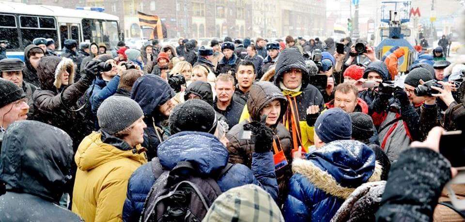 SERB против либералов на Пушкинской площади 12 декабря 2015