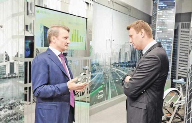 Герман Греф и миноритарный акционер Сбербанка Алексей Навальный, 2012 г.
